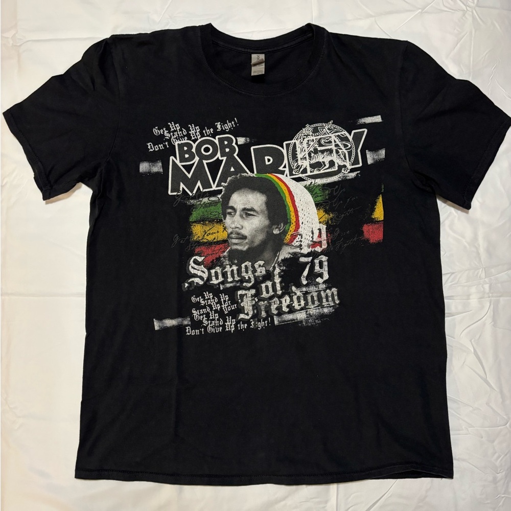 Gildan Black Bob Marley Songs of Freedom Black Graphic Tee L